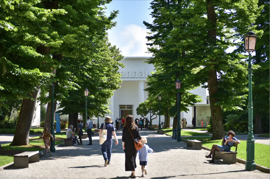 L'entrÃ©e de l'un des deux principaux sites de la Biennale.